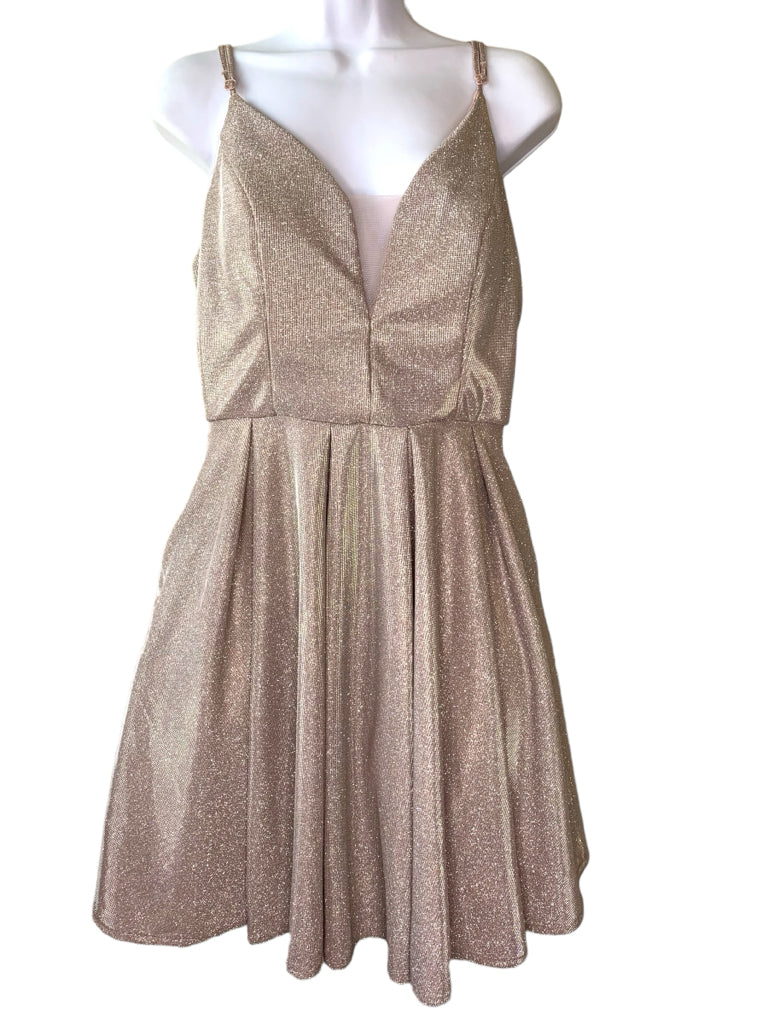 B DARLIN 13/14 FORMAL W Retail Therapy Resale Boutique B DARLIN 13/14 FORMAL W Retail Therapy Resale Boutique