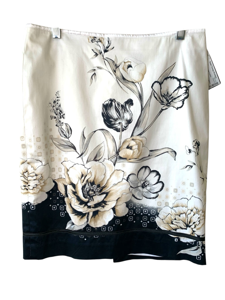 WHITE HOUSE BLACK MARKET  4 SKIRT W