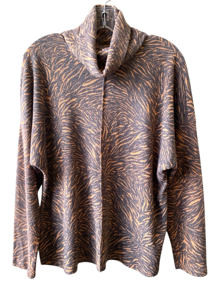 VINCE CAMUTO  large TNECK W