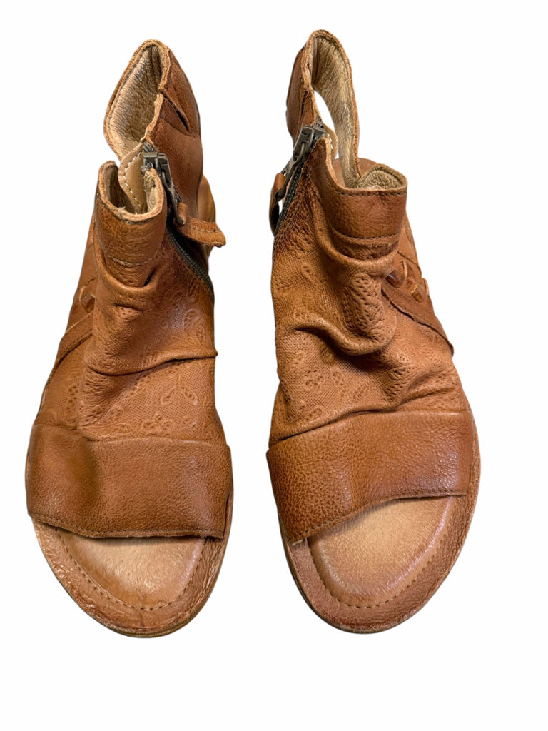 MIZ MOOZ Size 7.5 SANDALS W