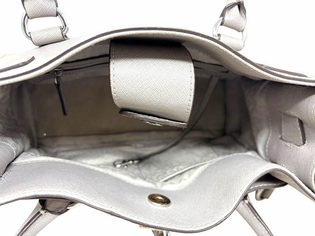 MICHAEL KORS Size medium PURSE W