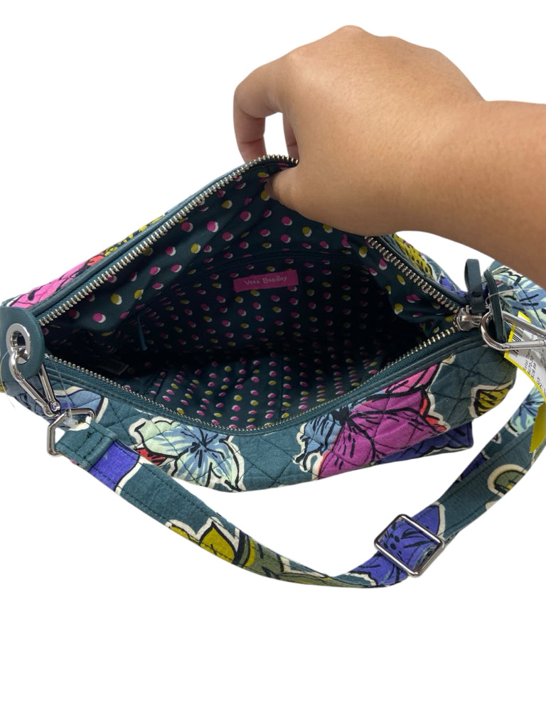 VERA BRADLEY Size large CROSSBODY W