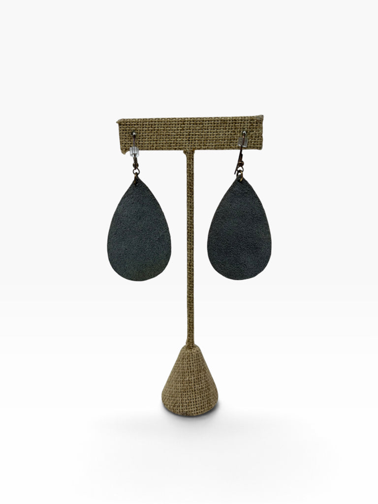 Size PIERCED EARRINGS