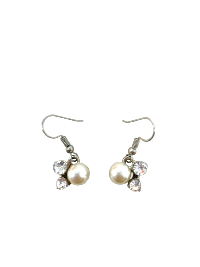 Size PIERCED EARRINGS