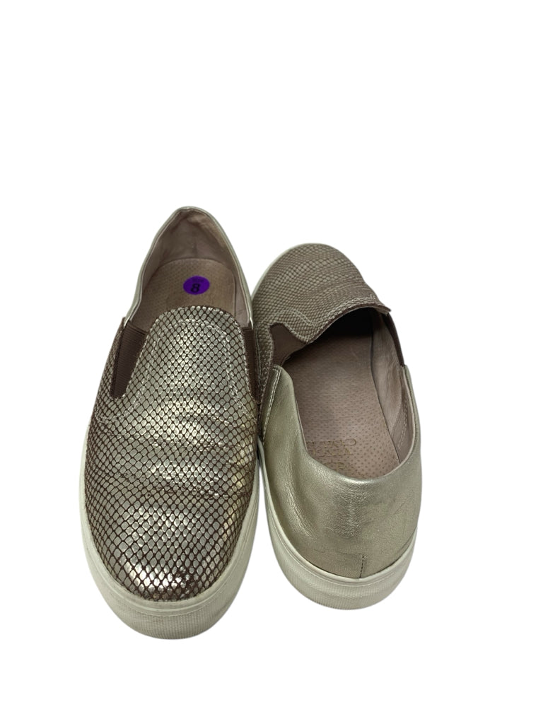 VINCE CAMUTO  8 SNEAKERS W