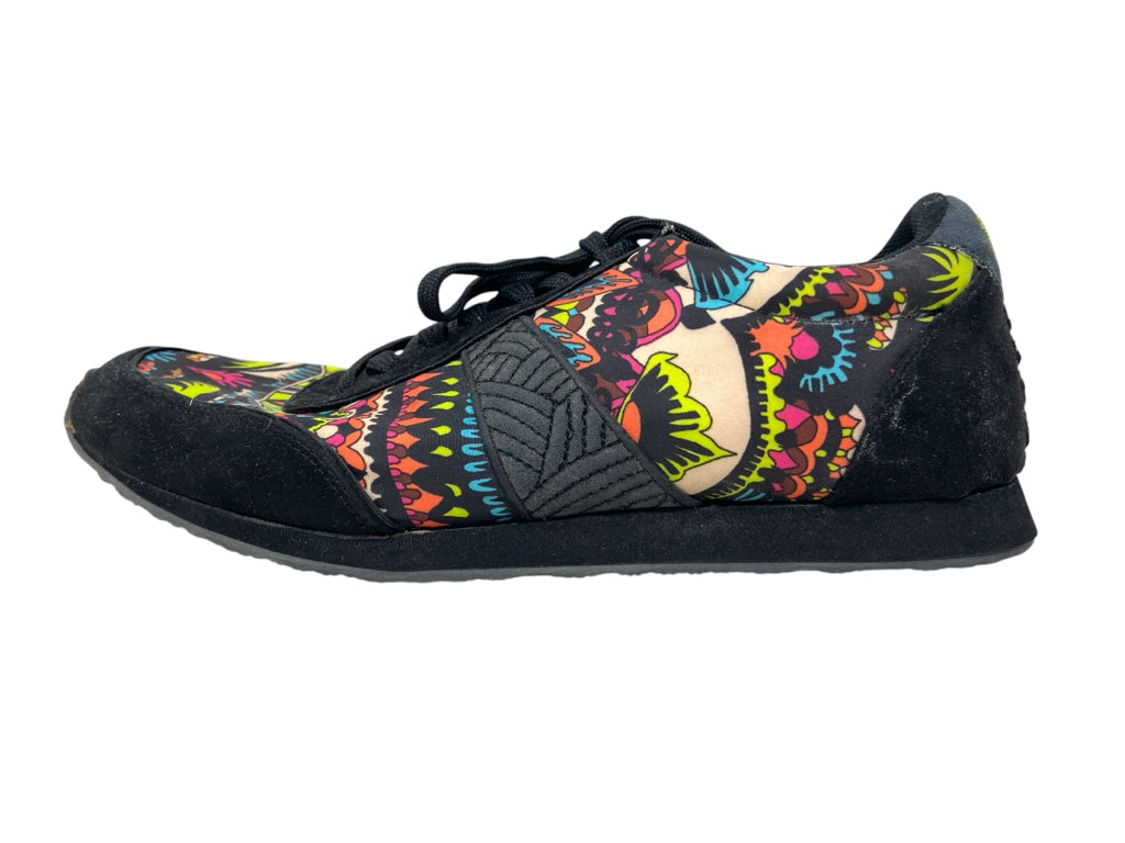 SAKROOTS Size 8 SNEAKERS W