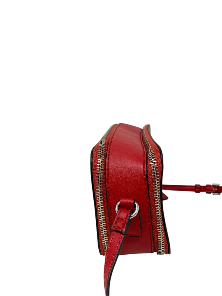GUESS  small CROSSBODY W