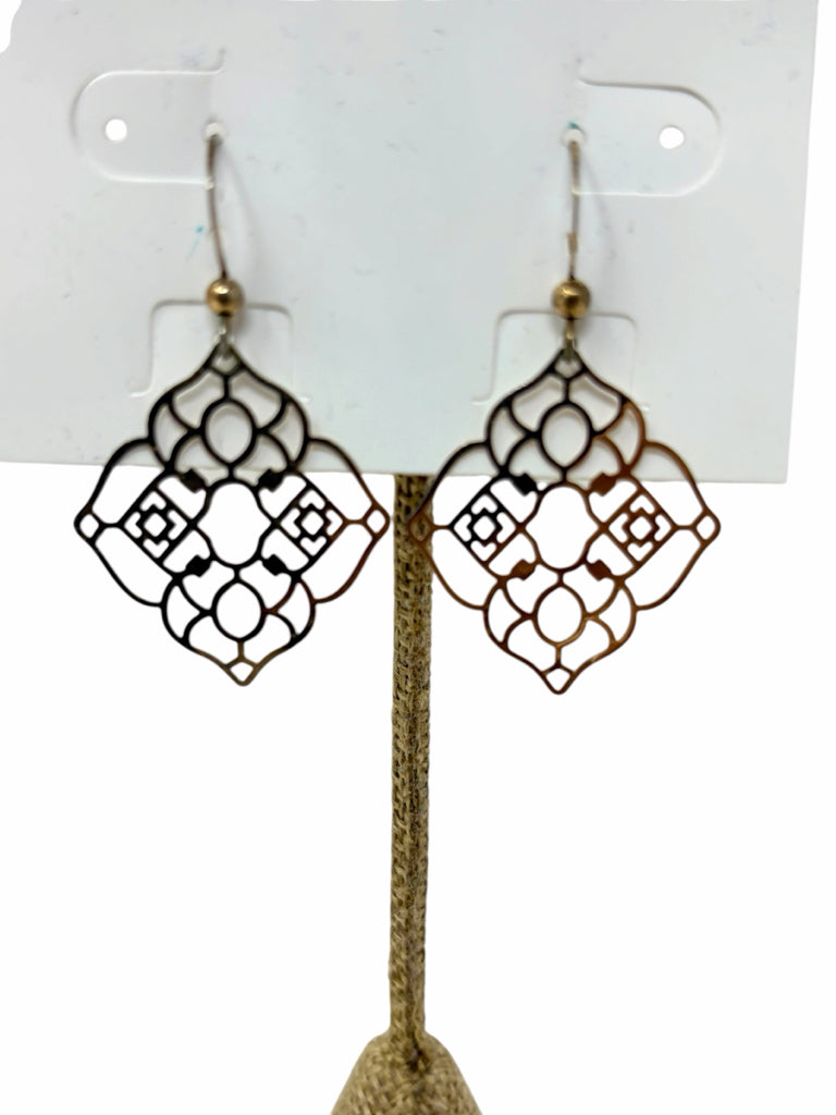Size PIERCED EARRINGS