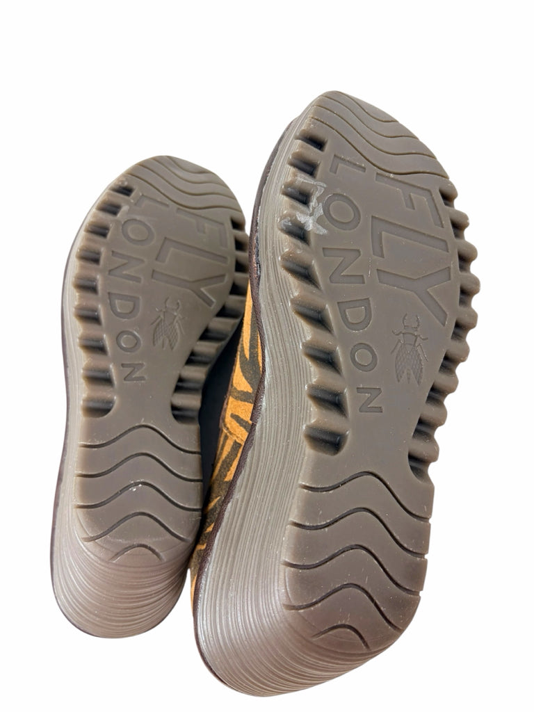 FLY LONDON Size 7.5 WEDGE W