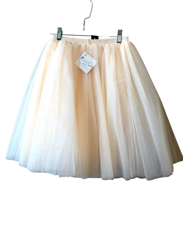 CEST CA NY Size small SKIRT W