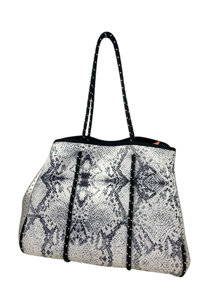 Size large TOTE W