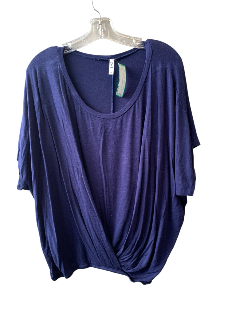 YEE  medium TOP W