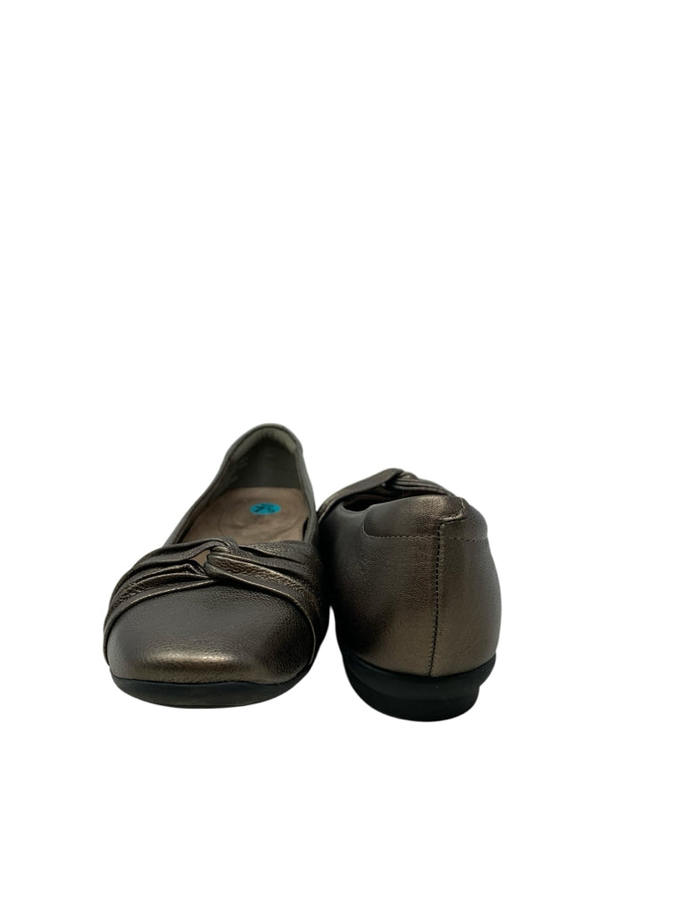 CLARKS  7.5 LOAFER W