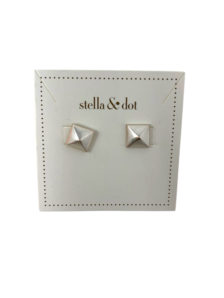 STELLA & DOT  PIERCED EARRINGS