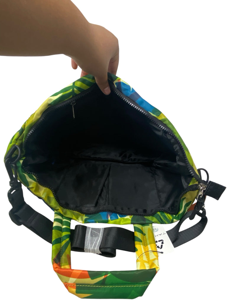 TAHARI Size NEW! PURSE W
