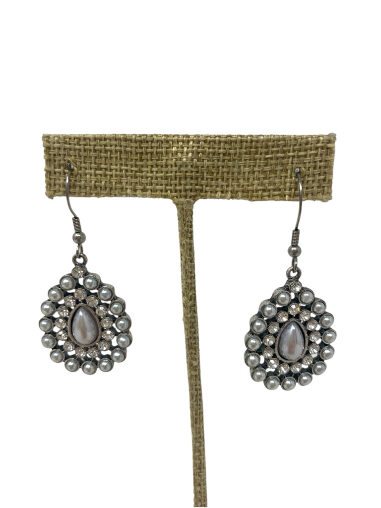PREMIER DESIGNS  PIERCED EARRINGS