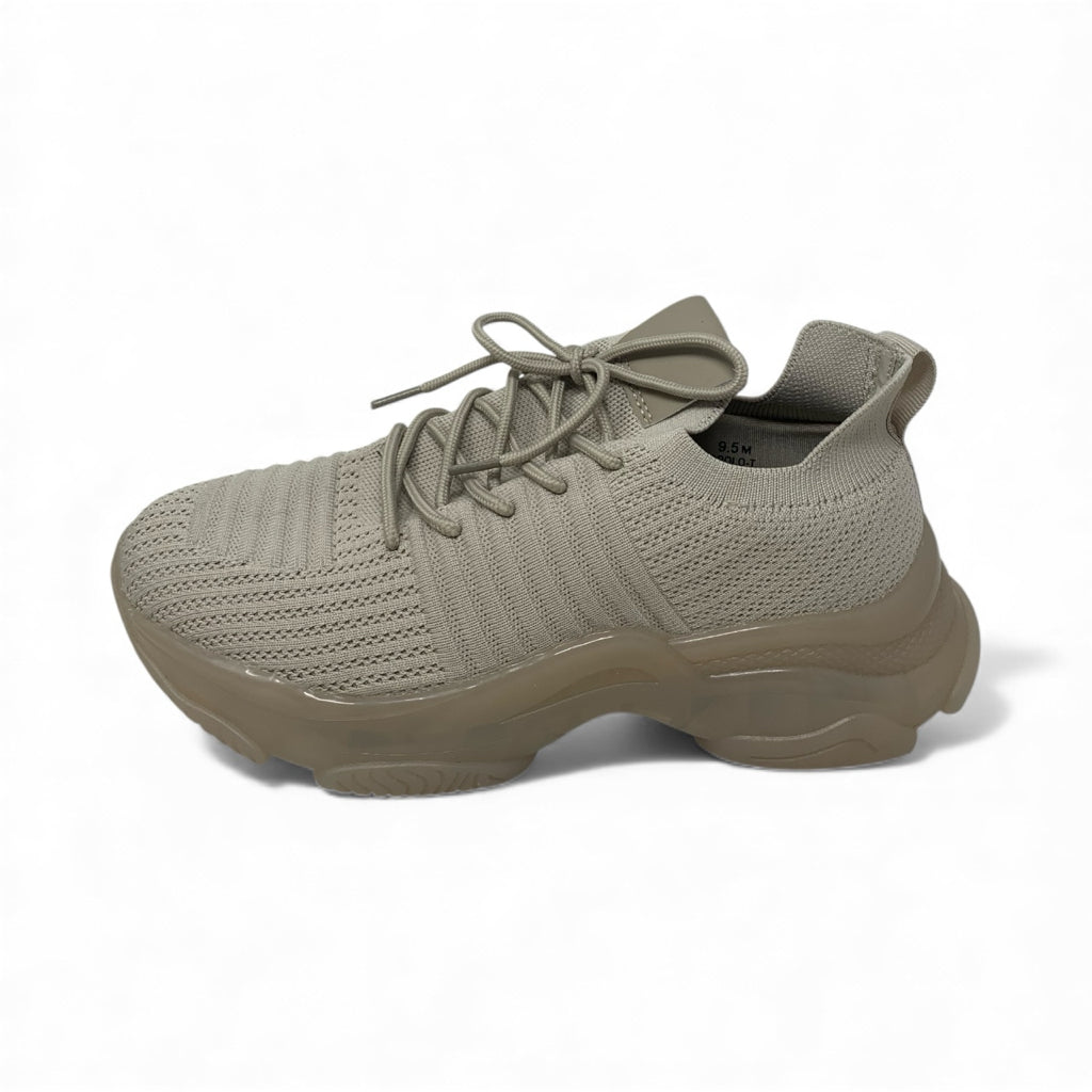 CUSHIONAIRE  9.5 SNEAKERS W