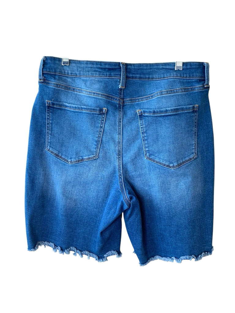 NINE WEST  12 SHORT W