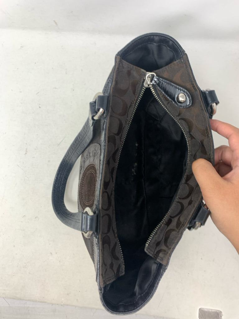 COACH  medium PURSE W