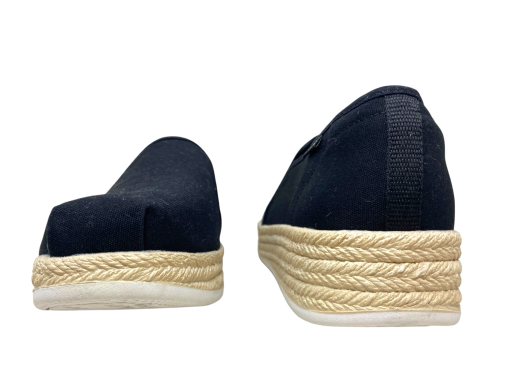 BOBS Size 8.5 SNEAKERS W