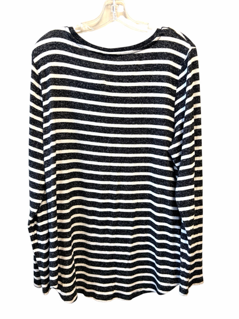 OLD NAVY Size xXL TOP  W