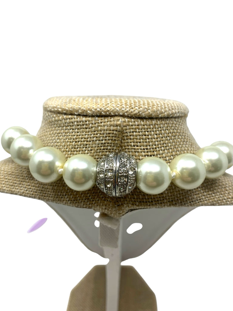 NECKLACE W