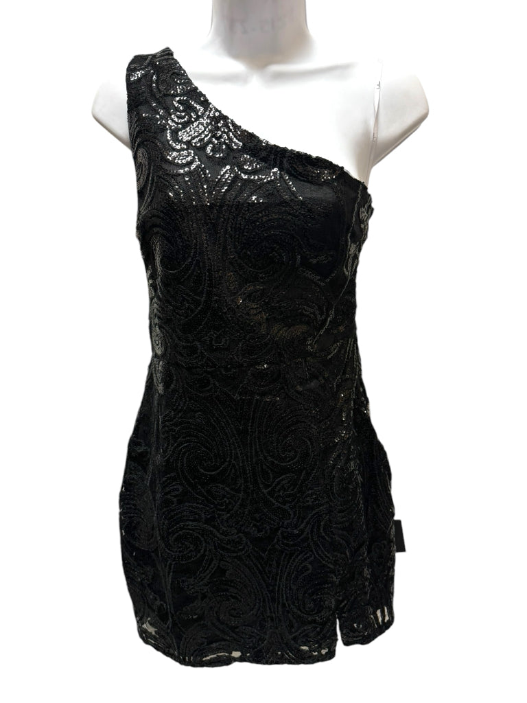 LULUS small FORMAL W – Retail Therapy Resale Boutique