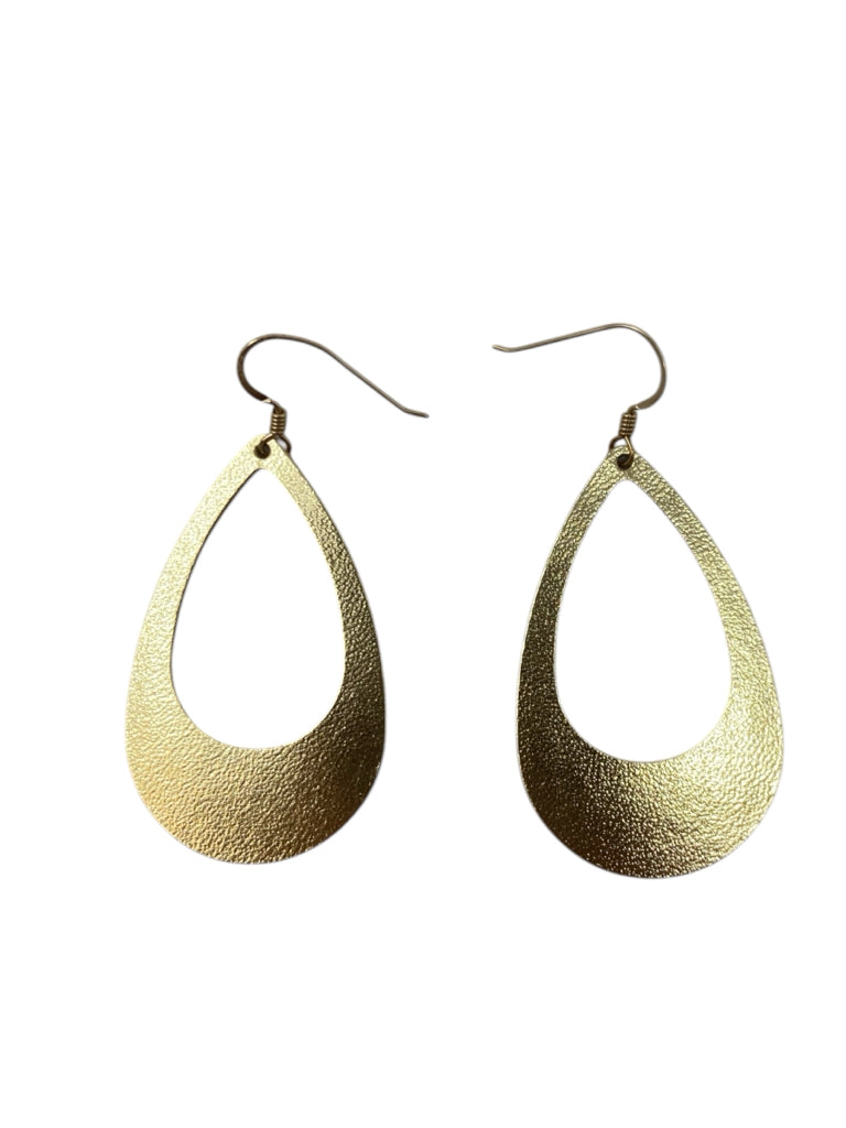 NICKEL & SUEDE EARRINGS
