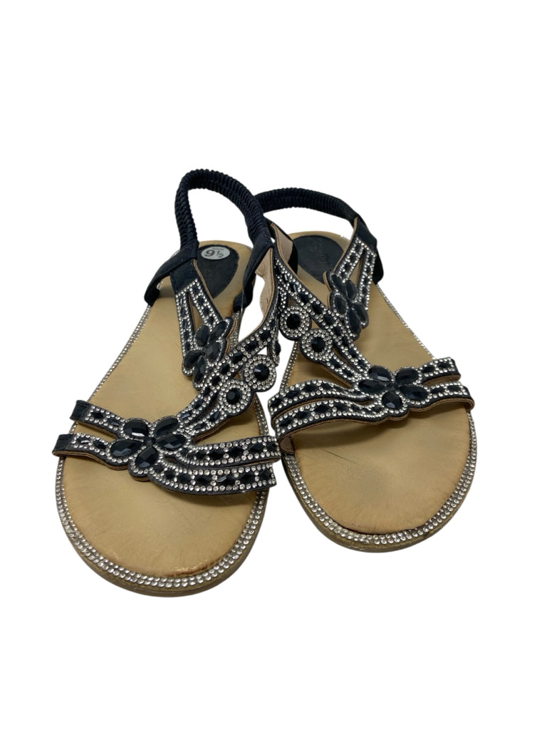 Size 9.5 SANDALS W