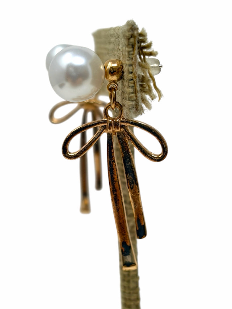 Size PIERCED EARRINGS