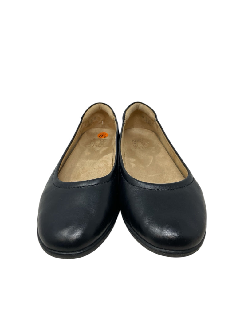 NATURALIZER Size 8.5 FLAT W