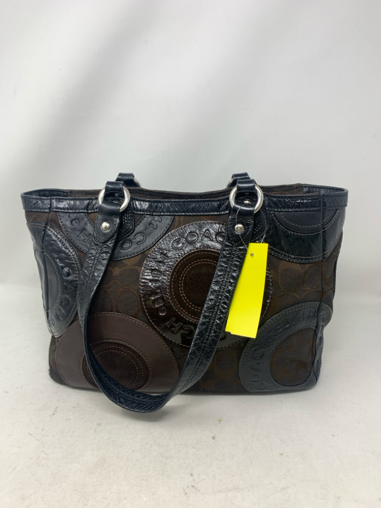 COACH  medium PURSE W