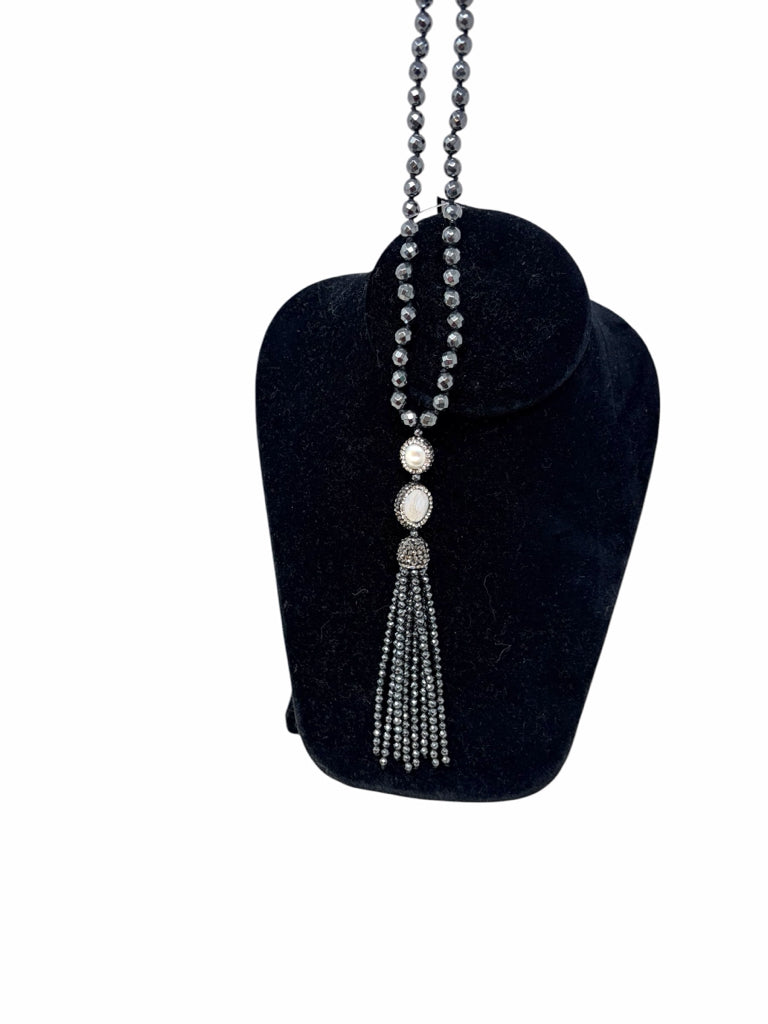 NECKLACE W