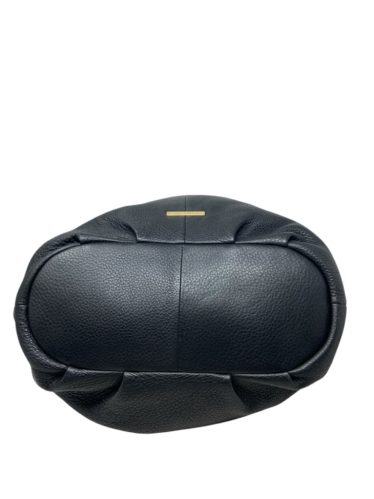 VINCE CAMUTO Size large PURSE W