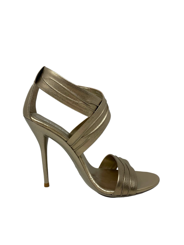 ALDO  6 HEEL W