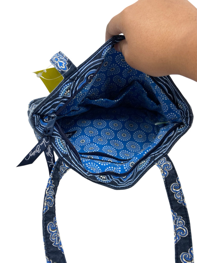 VERA BRADLEY Size medium PURSE W