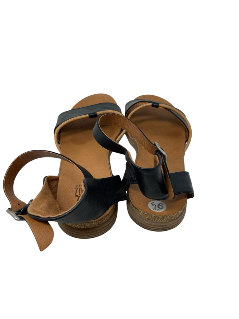 MIZ MOOZ Size 9.5 SANDALS W
