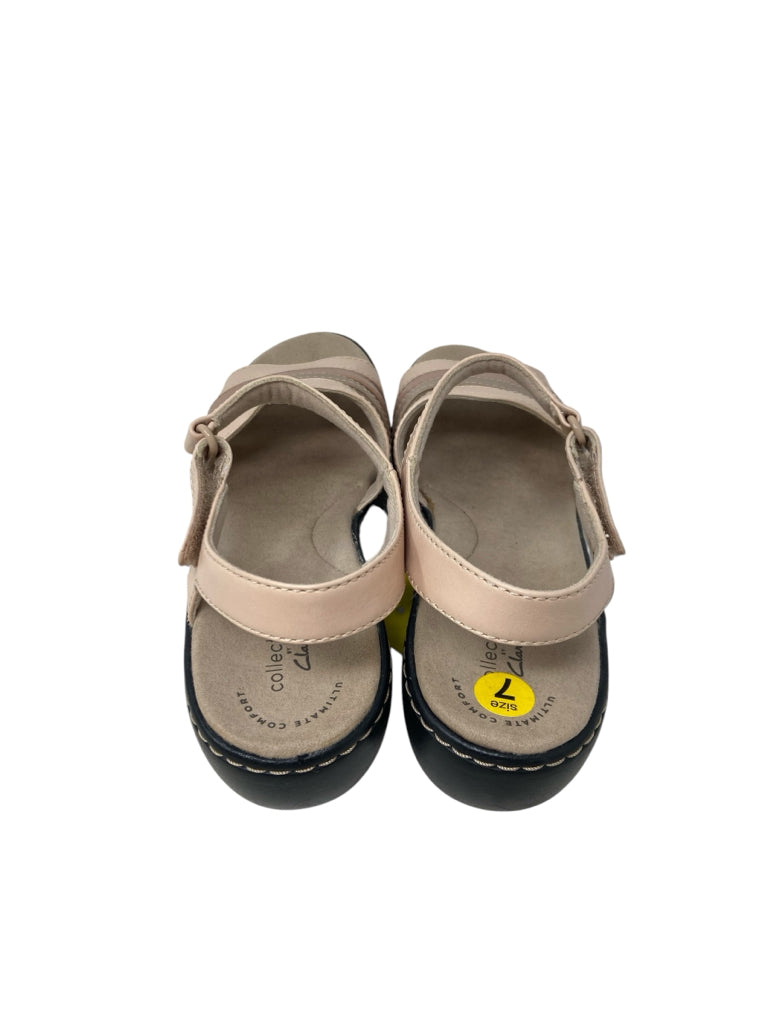 CLARKS Size 7 SANDALS W