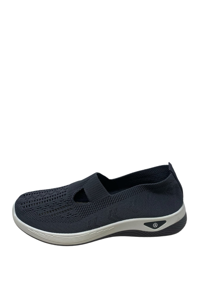 10 SHOES W