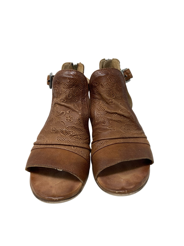 MIZ MOOZ Size 6 SANDALS W