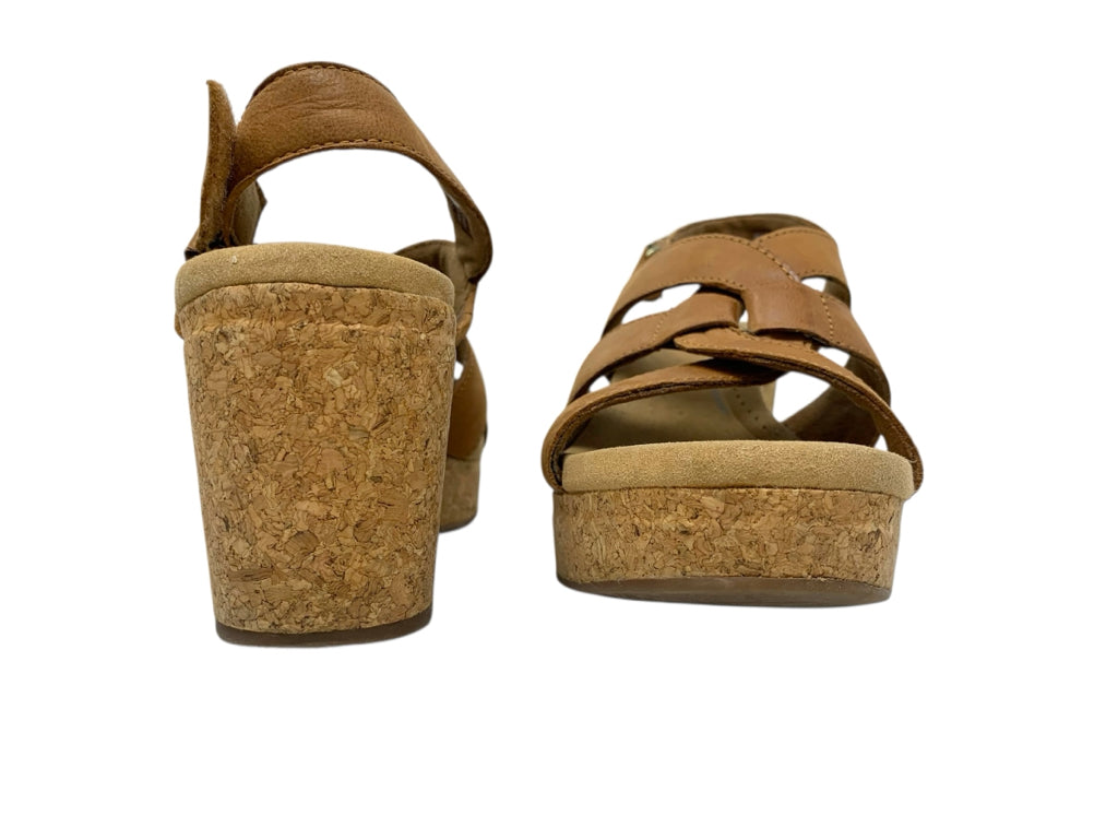 CLARKS  7 HEEL W