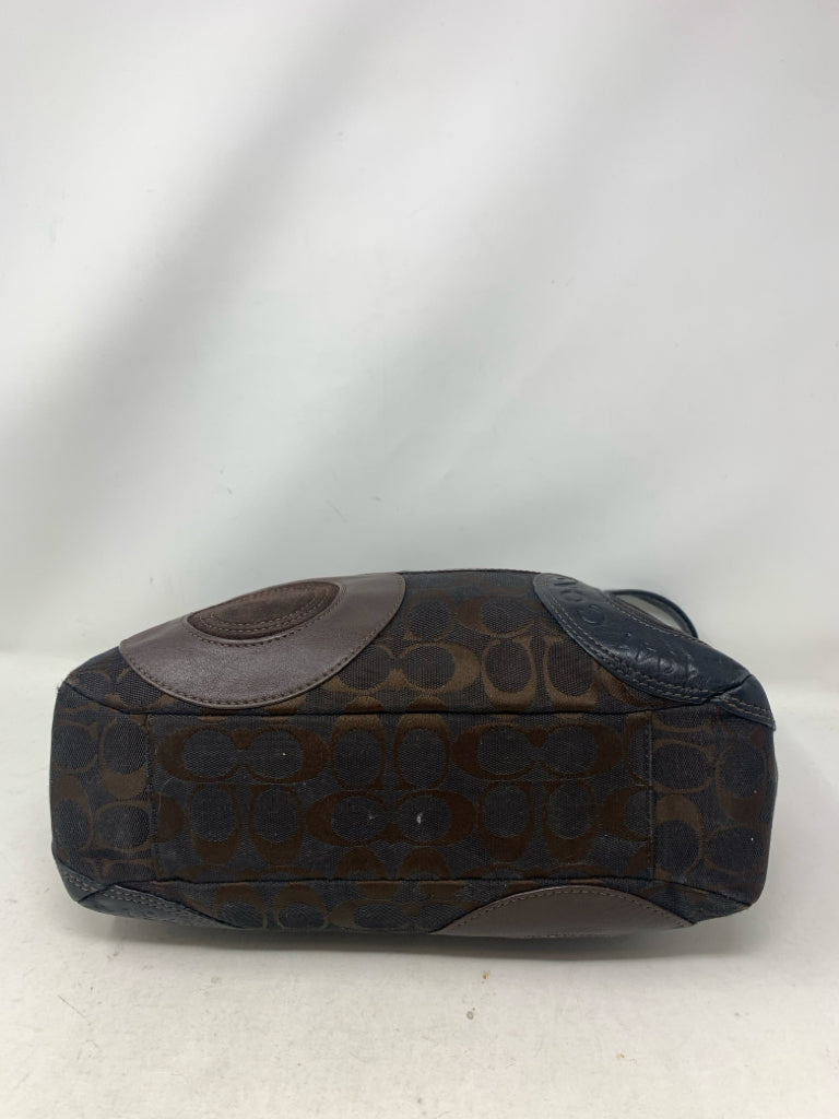 COACH  medium PURSE W