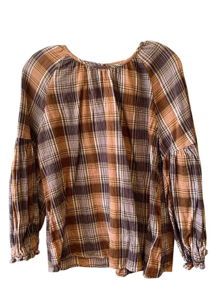 UNIVERSAL THREADS  medium TOP  W