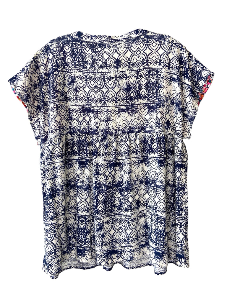 SAVANNA JANE Size medium TOP  W