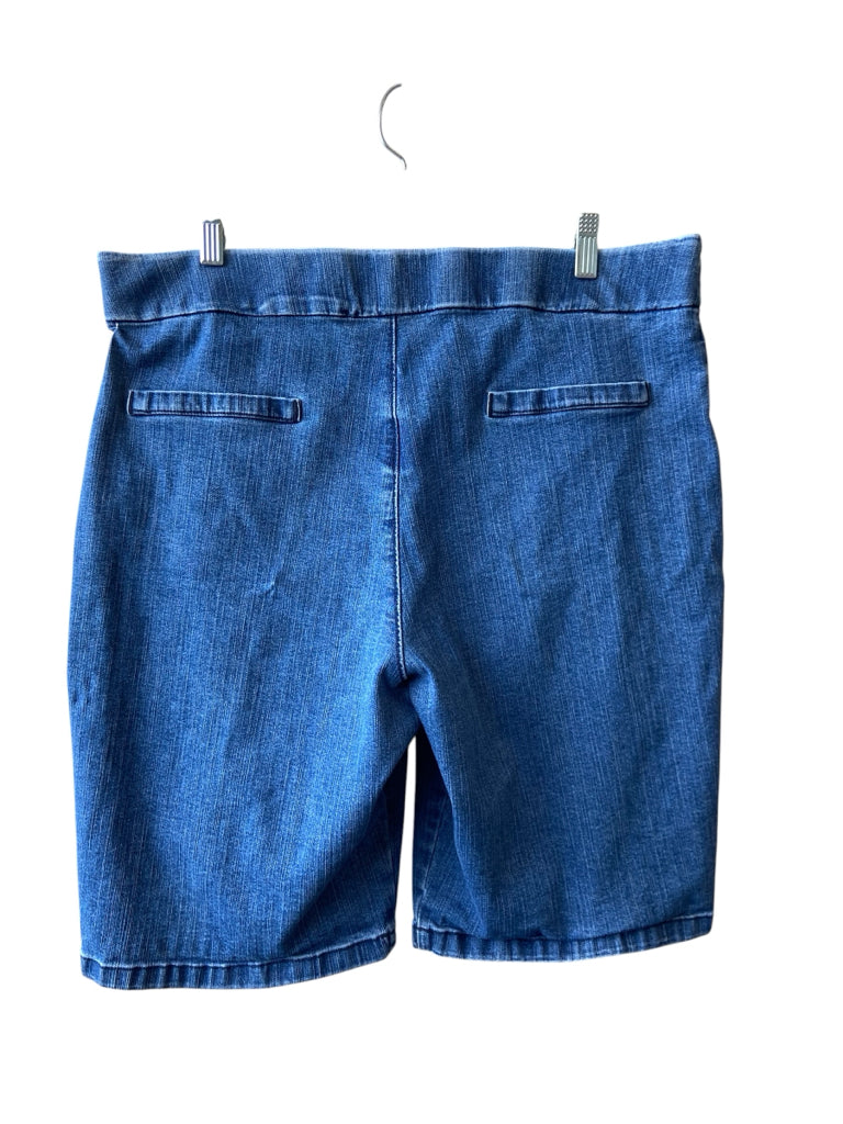 CHIC Size 16 SHORT W