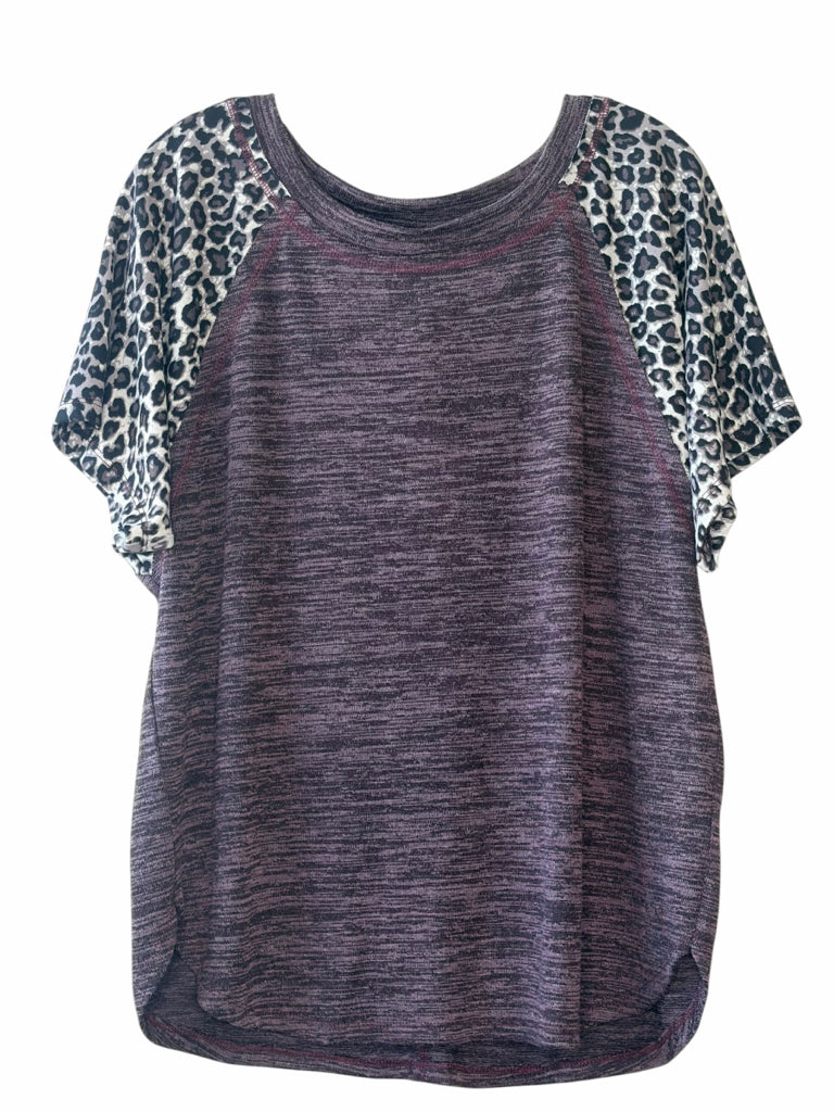 L LOVE Size small TOP  W