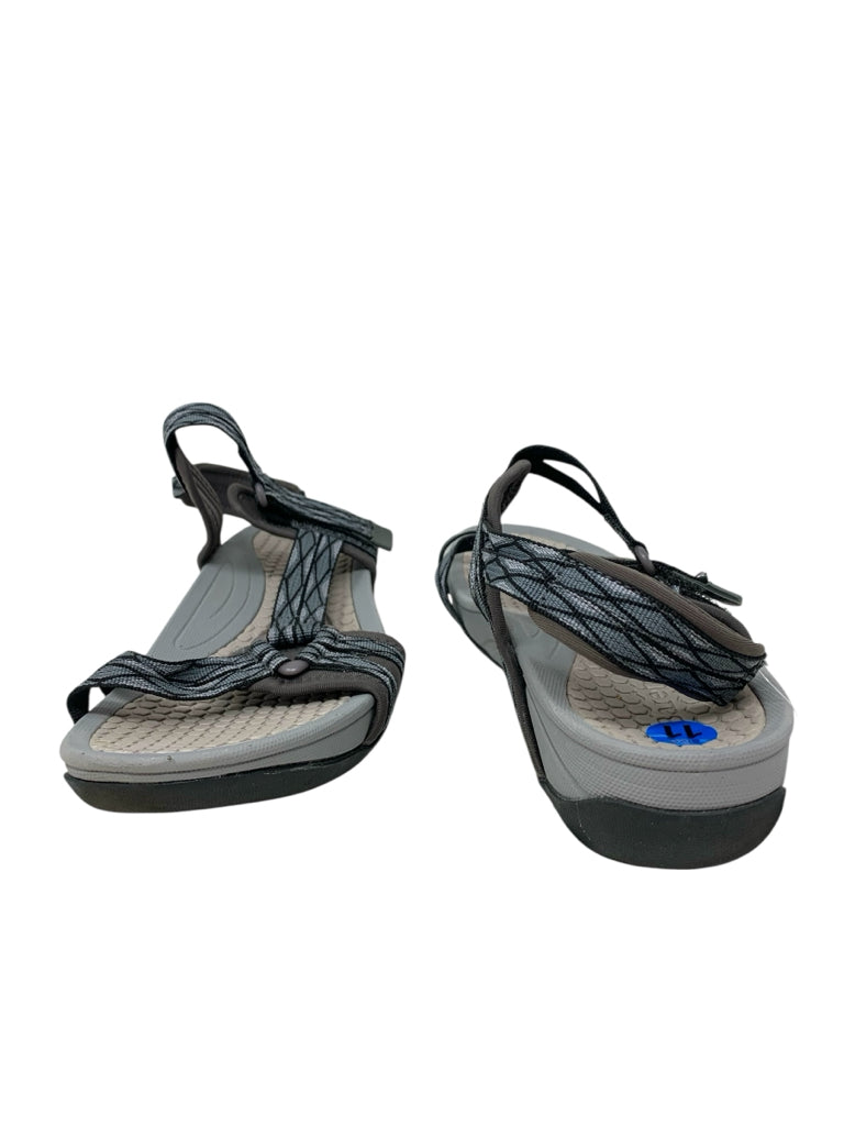 BARETRAPS  11 SANDALS W