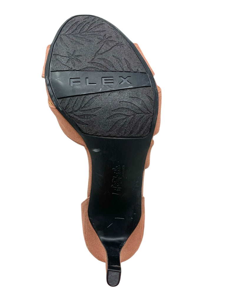 LIFE STRIDE  8.5 HEEL W