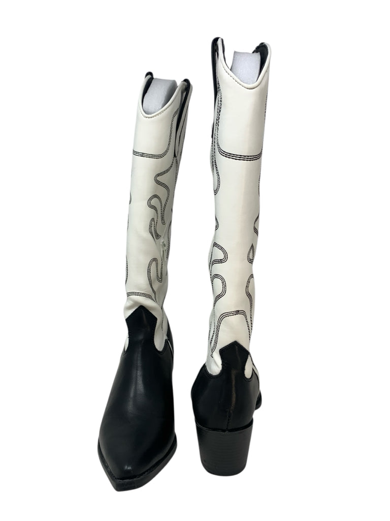 WILD PAIR  8.5 BOOT W