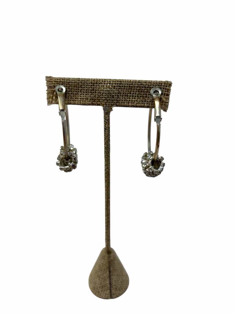 Size PIERCED EARRINGS